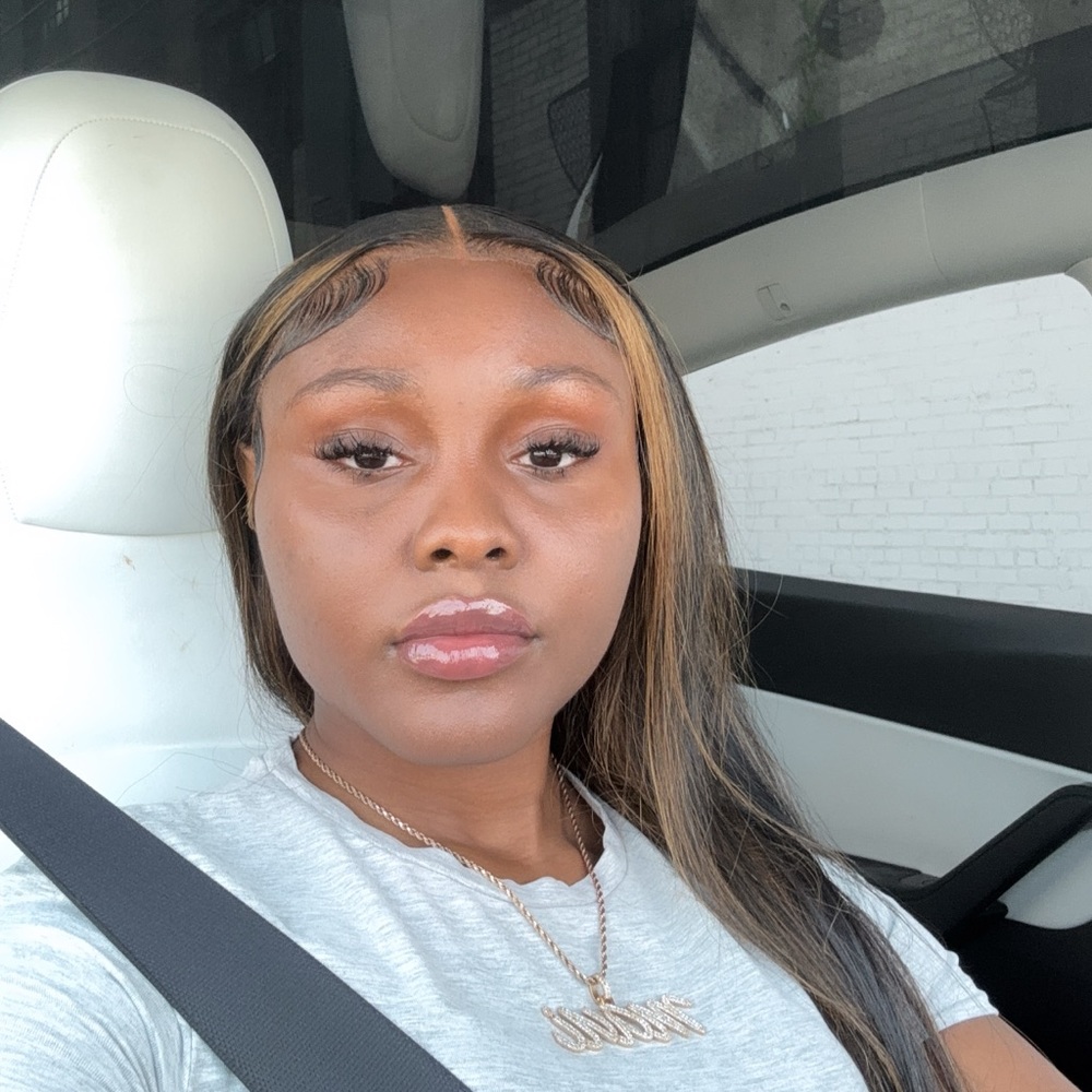 Meet your Posher, Emani